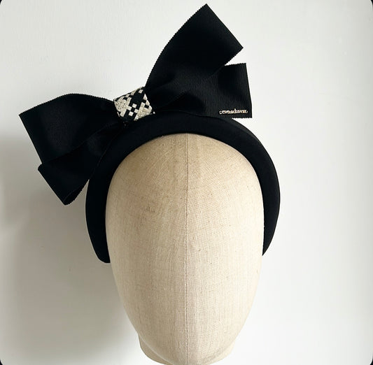 Houndstooth bow